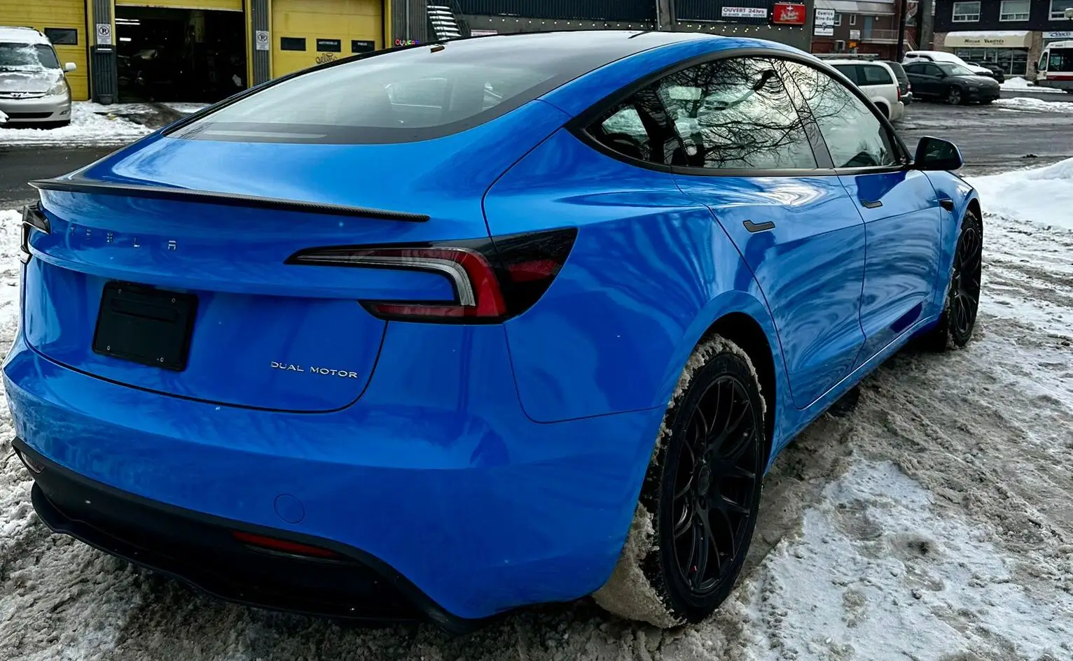 Tesla Model 3 bleu lustre wrap 3M à Longueuil – Bear Wrap Auto