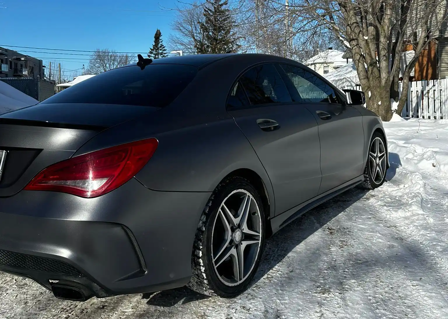 Mercedes E250 gris satiné wrap 3M réalisé à Longueuil – Bear Wrap Auto