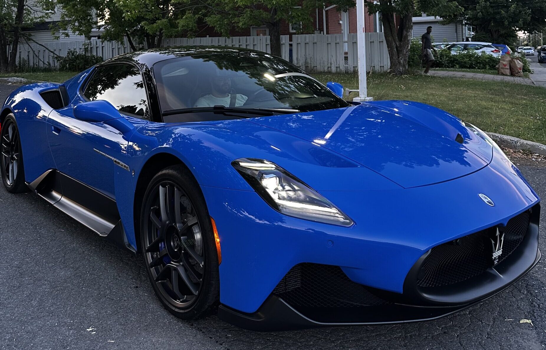 Voiture bleue sportive avec PPF full front à Longueuil – Bear Wrap Auto

